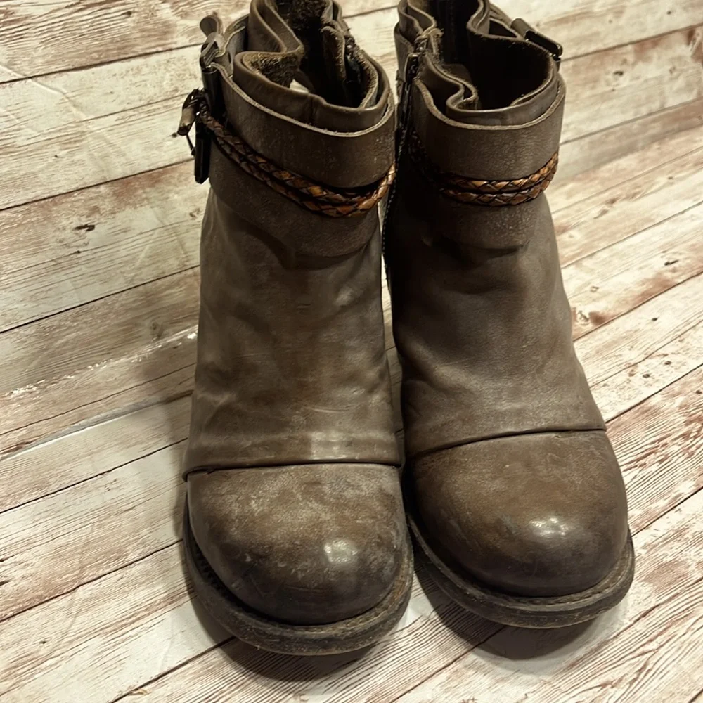 Free Bird by Steven Lion Gray Booties Size 9